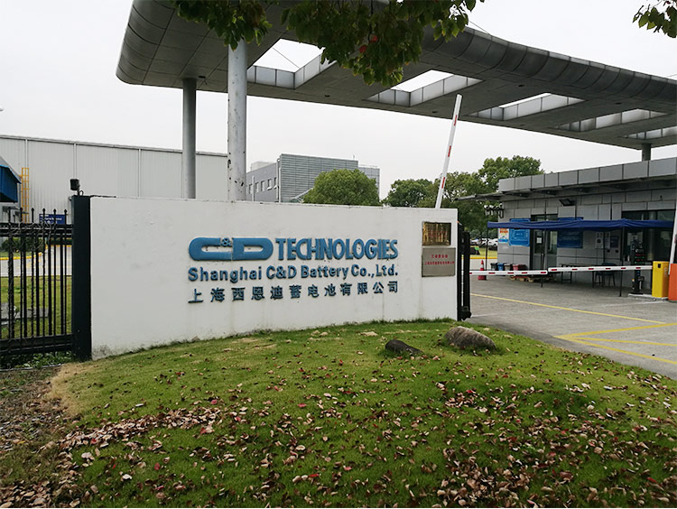 蓄電池廠控制金屬灰塵，可選用水幕型風(fēng)淋室