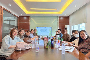 泰國(guó)經(jīng)銷商合作伙伴率團(tuán)隊(duì)來易純公司考察